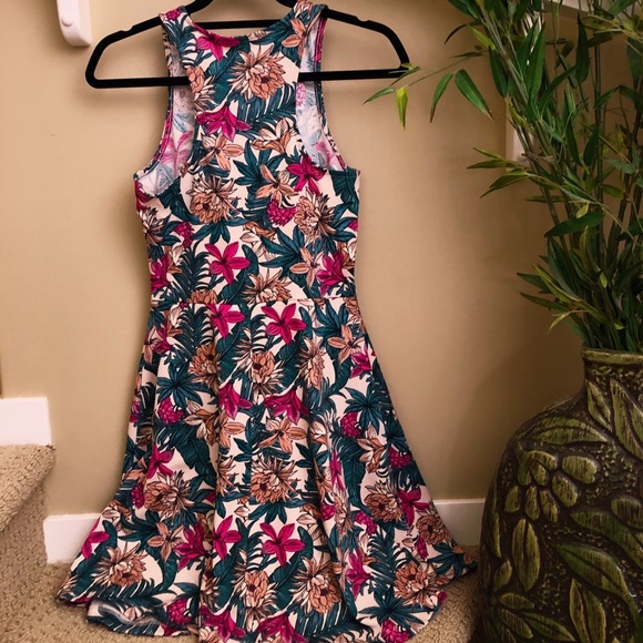 H&M | Floral Sleeveless Skater Dress - Picture 2 of 4